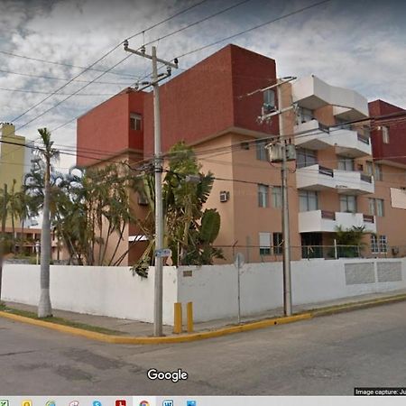 Departamento comodo, a media cuadra de la playa. Mazatlán Exterior foto