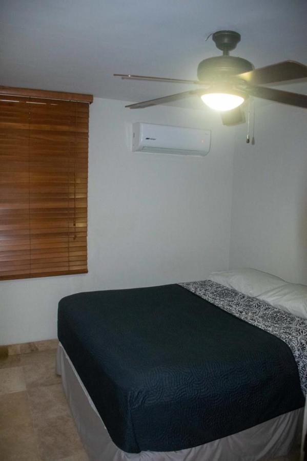 Departamento comodo, a media cuadra de la playa. Mazatlán Exterior foto