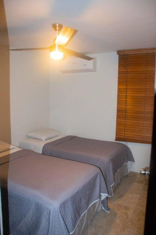 Departamento comodo, a media cuadra de la playa. Mazatlán Exterior foto