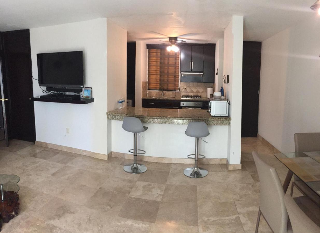 Departamento comodo, a media cuadra de la playa. Mazatlán Exterior foto