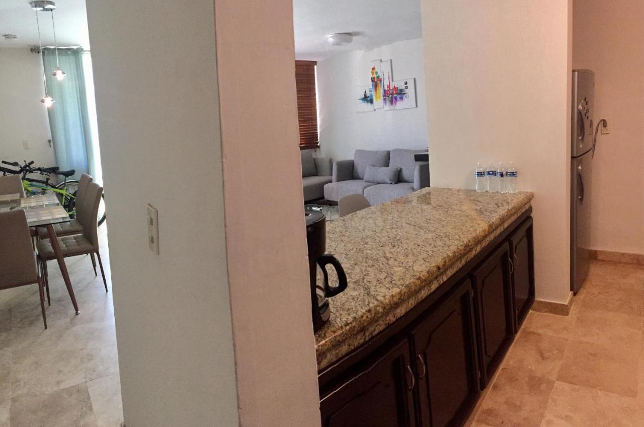 Departamento comodo, a media cuadra de la playa. Mazatlán Exterior foto
