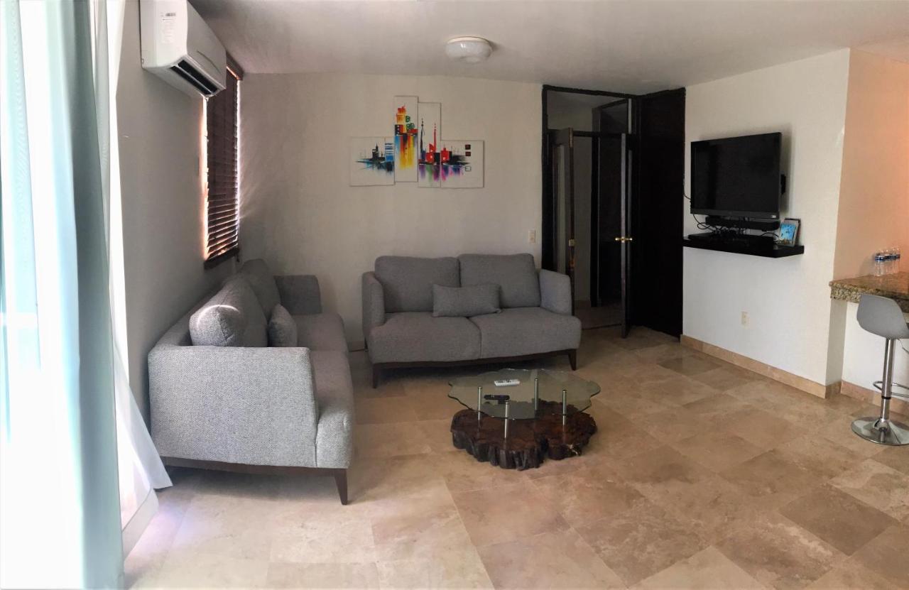 Departamento comodo, a media cuadra de la playa. Mazatlán Exterior foto