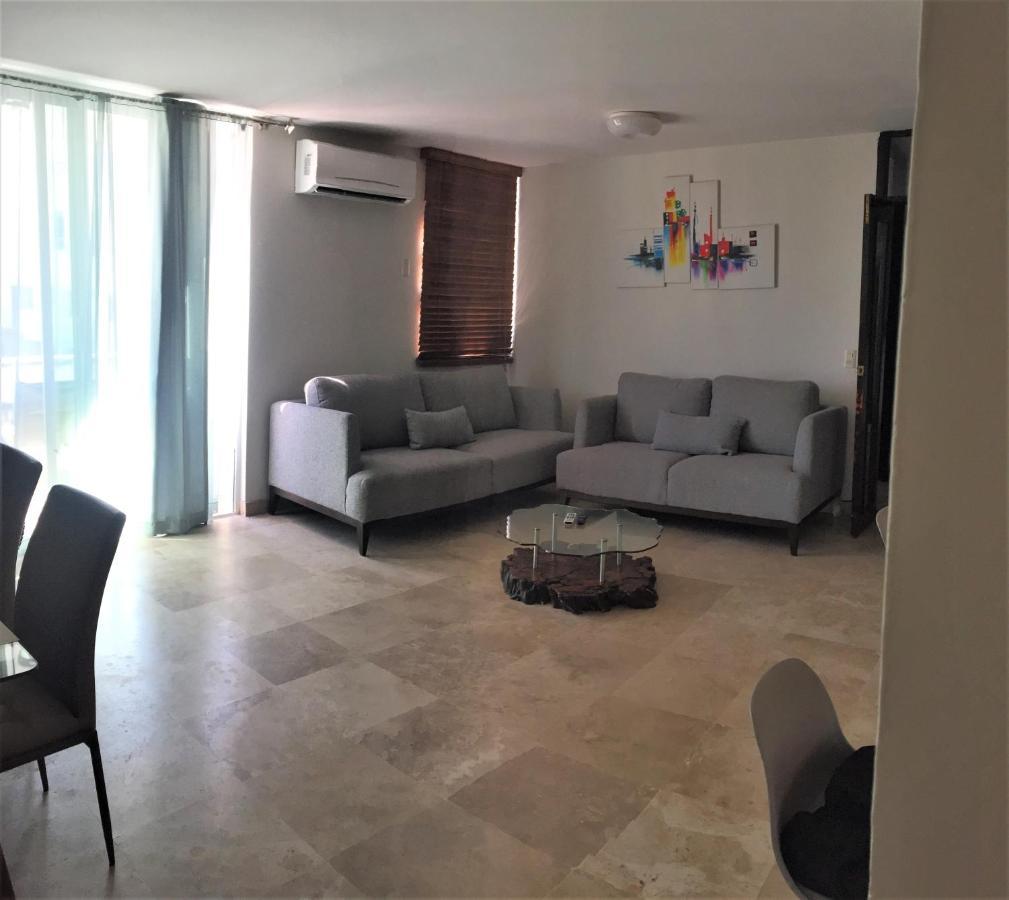 Departamento comodo, a media cuadra de la playa. Mazatlán Exterior foto